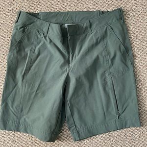 ATHLETA Palisade Short Green (Size 12; like new)